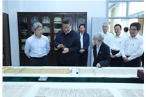 习近平在敦煌研究院同专家学者座谈